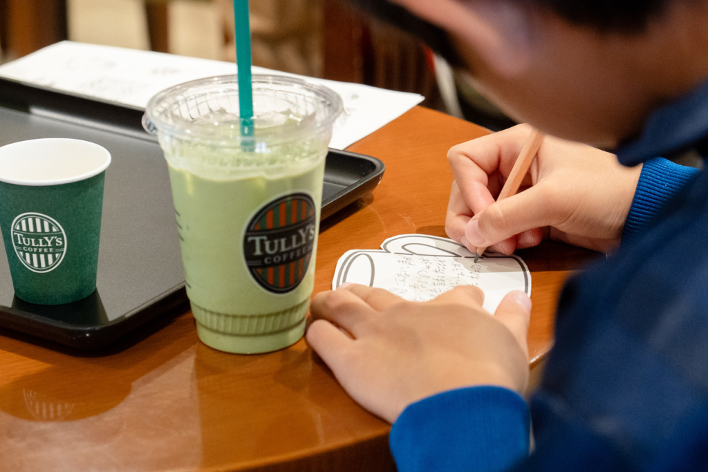 しっかりと目を見て合図を送る
メニュー表上の指差しで確認する
しゃべる場合も少しゆっくり目のペースで話す