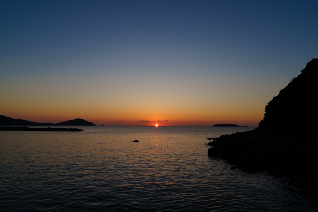 山口市・秋穂の美濃が浜から見る初日の出